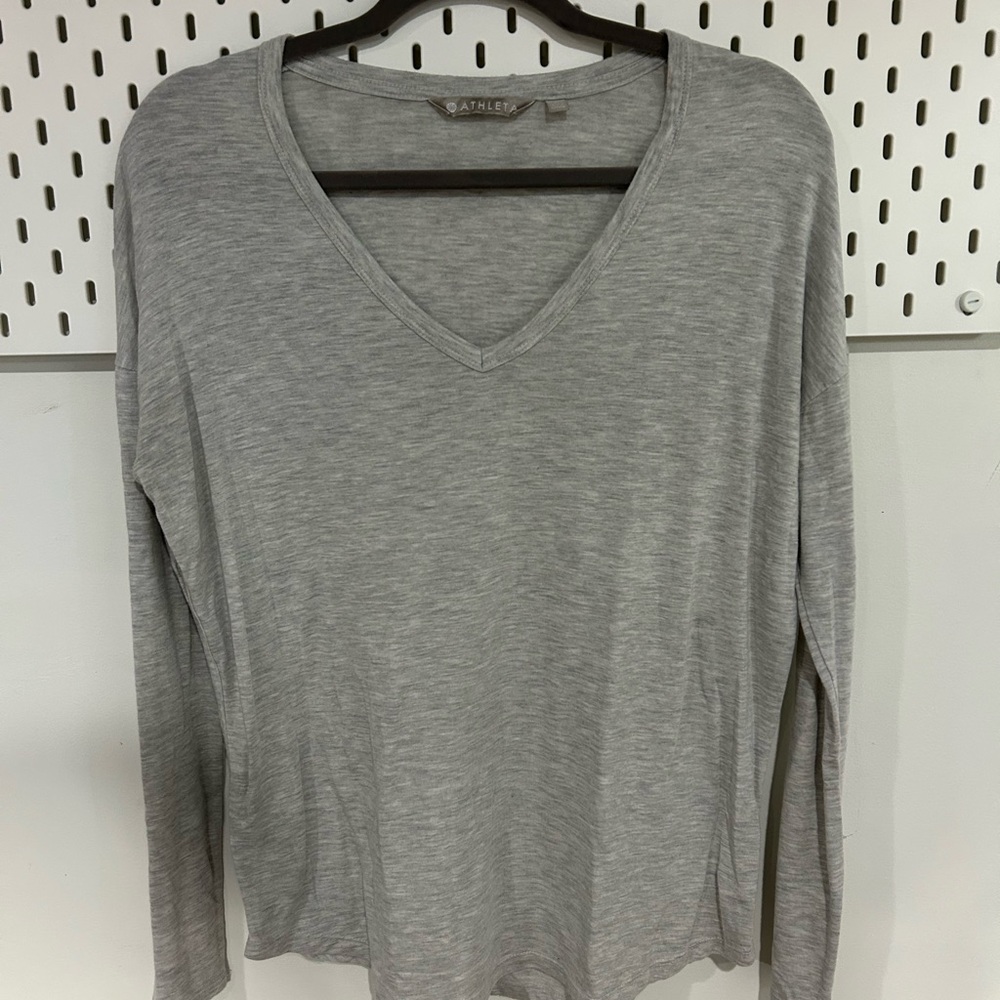 Athleta Light Gray V-Neck Long Sleeve Tee